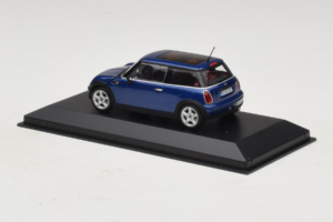 Mini Cooper Kabriolett Sinine Minichamps 1:43 80420309092-R1 Metall - pilt 3/5