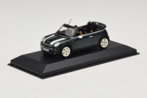 Mini Cooper Kabriolett Roheline Valge Triibuga Minichamps 1:43 80420309093-R1 Metall - pilt 2/5