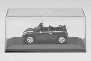 Mini Cooper Kabriolett Roheline Valge Triibuga Minichamps 1:43 80420309093-R1 Metall - pilt 4/5