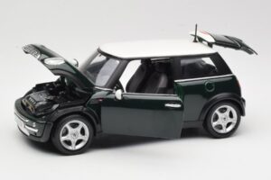 Mini Cooper Mk7 Roheline Maisto 1:18 7271336 Metall - pilt 2/8