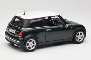Mini Cooper Mk7 Roheline Maisto 1:18 7271336 Metall - pilt 3/8