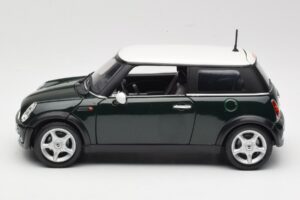 Mini Cooper Mk7 Roheline Maisto 1:18 7271336 Metall - pilt 4/8