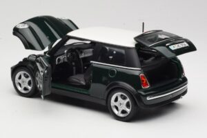Mini Cooper Mk7 Roheline Maisto 1:18 7271336 Metall - pilt 5/8