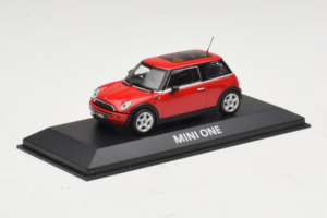Mini Cooper Punane Minichamps 1:43 MINI010 Metall - pilt 2/4