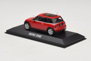 Mini Cooper Punane Minichamps 1:43 MINI010 Metall - pilt 3/4