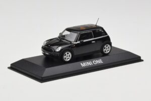 Mini One R50 Must Musta Katusega Minichamps 1:43 MINI005 Metall - pilt 2/5