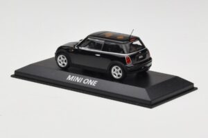 Mini One R50 Must Musta Katusega Minichamps 1:43 MINI005 Metall - pilt 3/5