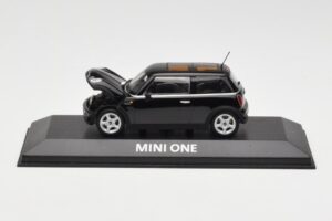 Mini One R50 Must Musta Katusega Minichamps 1:43 MINI005 Metall - pilt 5/5