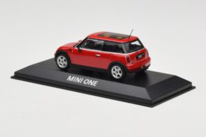 Mini One R50 Punane Punase Katusega Minichamps 1:43 MINI001 Metall - pilt 3/5