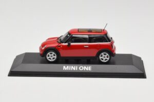 Mini One R50 Punane Punase Katusega Minichamps 1:43 MINI001 Metall