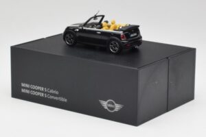 Mini Cooper S R57 Kabriolett Must Minichamps 1:43 80422148818 Metall - pilt 3/4