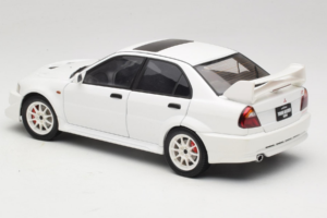 Mitsubishi Lancer Evo VI Tommi Makinen Edition Valge AUTOart 1:18 77157 Metall - pilt 7/8