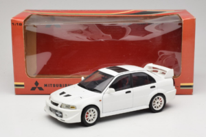 Mitsubishi Lancer Evo VI Tommi Makinen Edition Valge AUTOart 1:18 77157 Metall - pilt 8/8