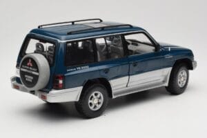 Mitsubishi Pajero V20 LWB Sinine & Hõbedane Sun Star 1:18 1212 Metall - pilt 3/8