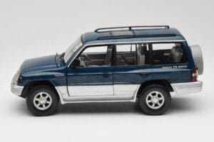 Mitsubishi Pajero V20 LWB Sinine & Hõbedane Sun Star 1:18 1212 Metall - pilt 4/8