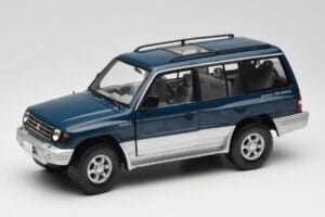 Mitsubishi Pajero V20 LWB Sinine & Hõbedane Sun Star 1:18 1212 Metall