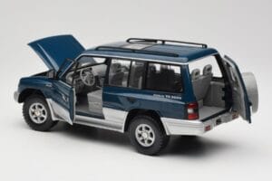 Mitsubishi Pajero V20 LWB Sinine & Hõbedane Sun Star 1:18 1212 Metall - pilt 5/8
