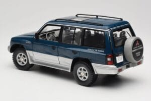 Mitsubishi Pajero V20 LWB Sinine & Hõbedane Sun Star 1:18 1212 Metall - pilt 7/8