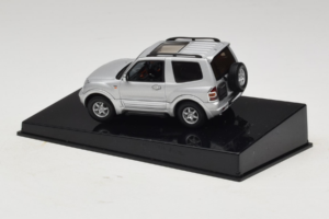 Mitsubishi Pajero SWB Hõbedane AUTOart 1:43 57113 Metall - pilt 3/4