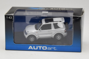 Mitsubishi Pajero SWB Hõbedane AUTOart 1:43 57113 Metall - pilt 4/4