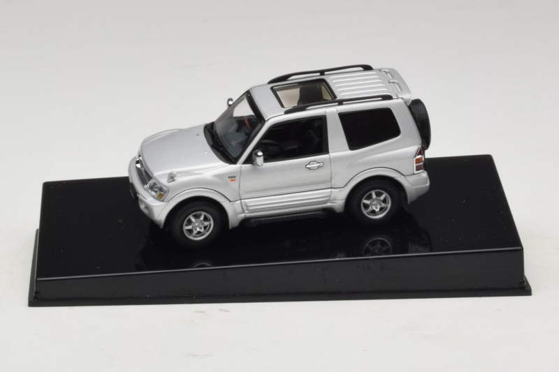 Mitsubishi Pajero SWB Hõbedane AUTOart 1:43 57113 Metall