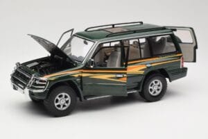 Mitsubishi Pajero V20 LWB Roheline Sun Star 1:18 1225 Metall - pilt 2/8