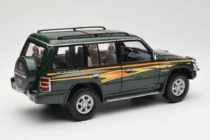Mitsubishi Pajero V20 LWB Roheline Sun Star 1:18 1225 Metall - pilt 3/8