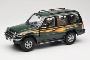 Mitsubishi Pajero V20 LWB Roheline Sun Star 1:18 1225 Metall