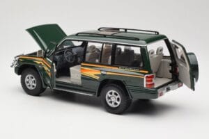 Mitsubishi Pajero V20 LWB Roheline Sun Star 1:18 1225 Metall - pilt 5/8