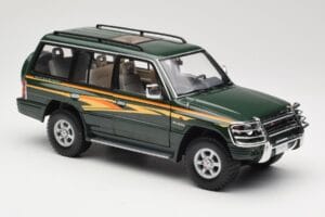 Mitsubishi Pajero V20 LWB Roheline Sun Star 1:18 1225 Metall - pilt 6/8