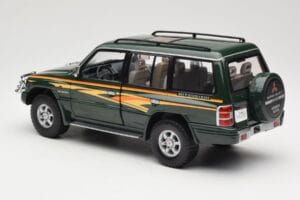 Mitsubishi Pajero V20 LWB Roheline Sun Star 1:18 1225 Metall - pilt 7/8