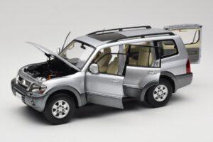 Mitsubishi Pajero V73 Sinine YC Model 1:18 241218040102010209 Metall - pilt 2/8