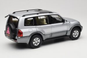 Mitsubishi Pajero V73 Sinine YC Model 1:18 241218040102010209 Metall - pilt 3/8