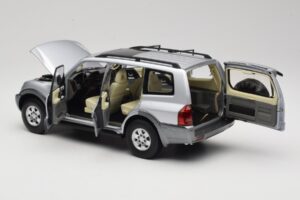Mitsubishi Pajero V73 Sinine YC Model 1:18 241218040102010209 Metall - pilt 5/8