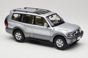 Mitsubishi Pajero V73 Sinine YC Model 1:18 241218040102010209 Metall - pilt 6/8