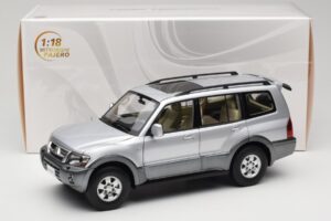 Mitsubishi Pajero V73 Sinine YC Model 1:18 241218040102010209 Metall - pilt 8/8