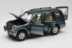 Mitsubishi Pajero V73 Roheline YC Model 1:18 241218040101010215 Metall - pilt 2/8