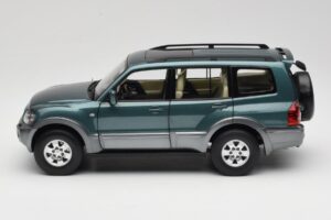 Mitsubishi Pajero V73 Roheline YC Model 1:18 241218040101010215 Metall - pilt 4/8