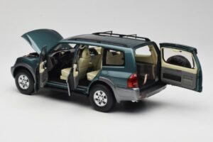 Mitsubishi Pajero V73 Roheline YC Model 1:18 241218040101010215 Metall - pilt 5/8