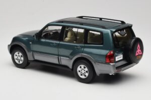 Mitsubishi Pajero V73 Roheline YC Model 1:18 241218040101010215 Metall - pilt 7/8