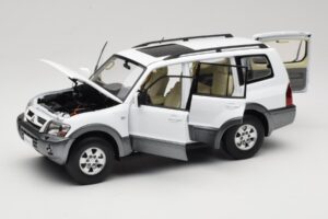 Mitsubishi Pajero V73 Valge YC Model 1:18 241218040103010206 Metall - pilt 2/8