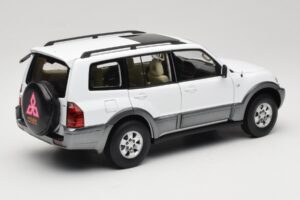 Mitsubishi Pajero V73 Valge YC Model 1:18 241218040103010206 Metall - pilt 3/8