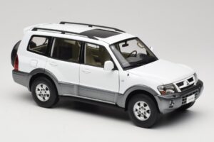 Mitsubishi Pajero V73 Valge YC Model 1:18 241218040103010206 Metall - pilt 6/8