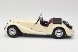 Morgan 4/4 Series II Valge Kyosho 1:18 08111W Metall - pilt 4/8
