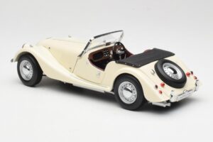 Morgan 4/4 Series II Valge Kyosho 1:18 08111W Metall - pilt 7/8