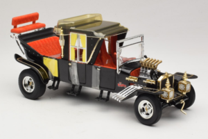 Munsters Koach Must ERTL 1:18 33036 Metall - pilt 4/6