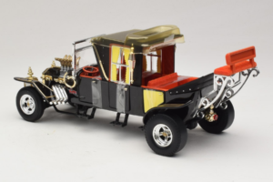 Munsters Koach Must ERTL 1:18 33036 Metall - pilt 5/6
