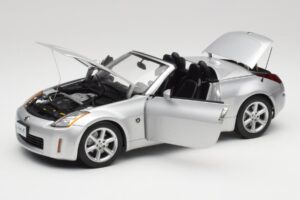 Nissan 350Z Z33 Roadster Diamond Hõbedane AUTOart 1:18 77371 Metall - pilt 2/8