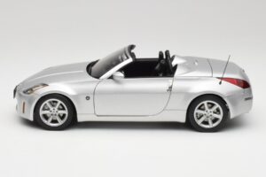 Nissan 350Z Z33 Roadster Diamond Hõbedane AUTOart 1:18 77371 Metall - pilt 4/8