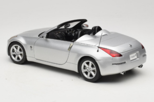 Nissan Fairlady Z Z33 Roadster Diamond Silver AUTOart 1:18 77376 Metall - pilt 7/8